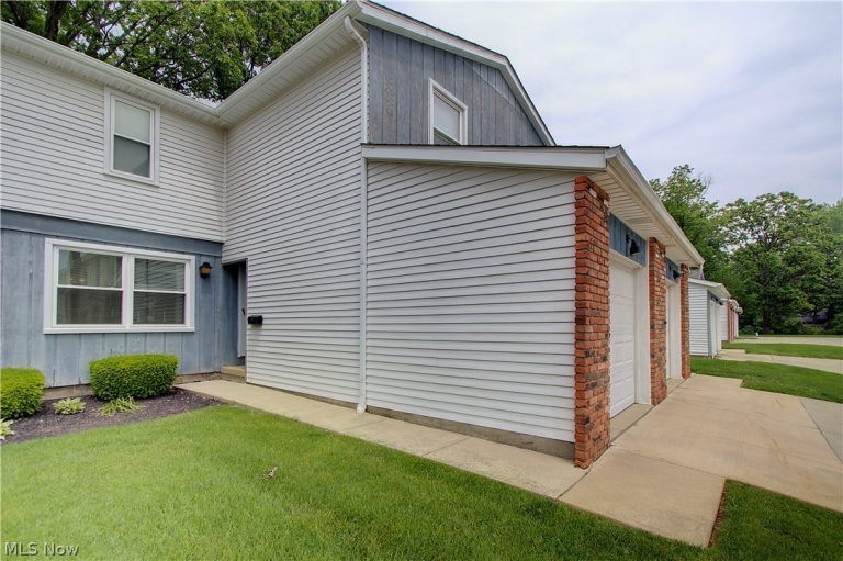 8225 Lancaster Drive, Mentor, OH - Photo 2