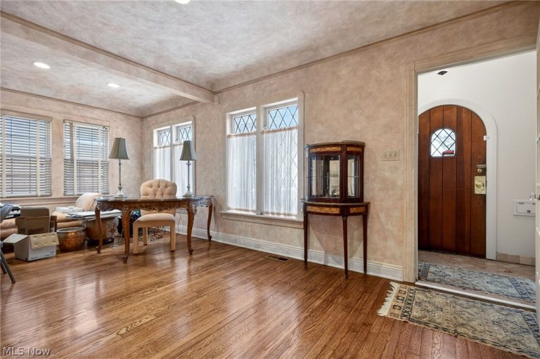 3498 Bainbridge Road, Cleveland Heights, OH - Photo 8