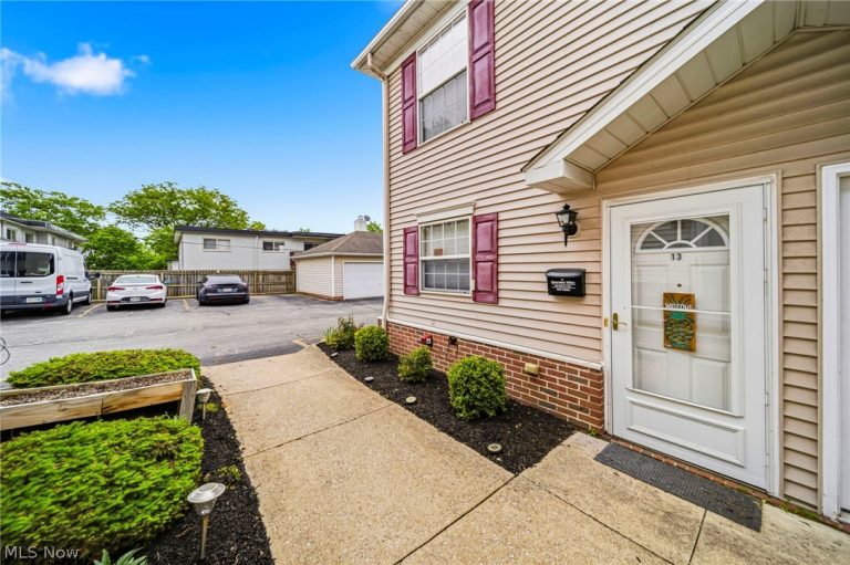 11541 Riverview Court #13, Parma Heights, OH - Photo 4
