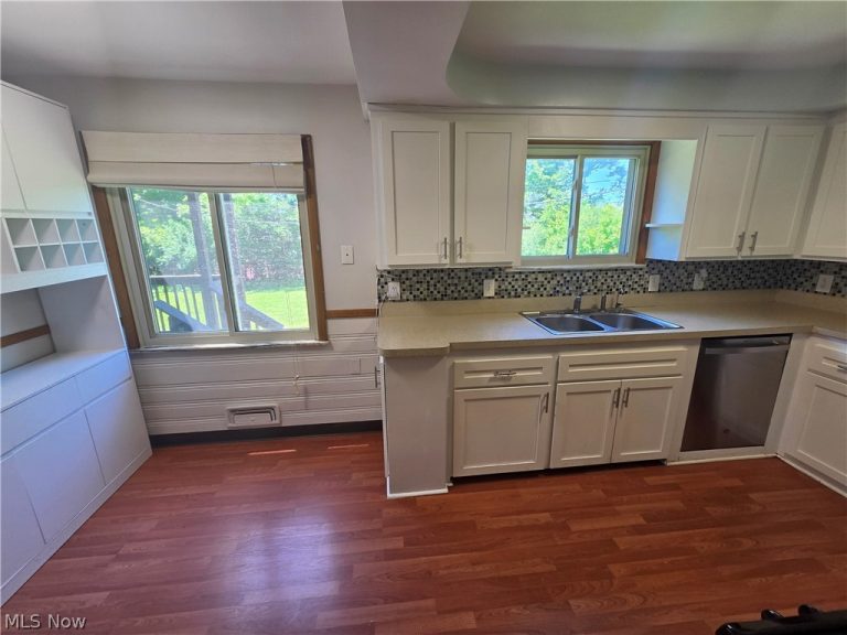 2536 Claver Road, University Heights, OH - Photo 8