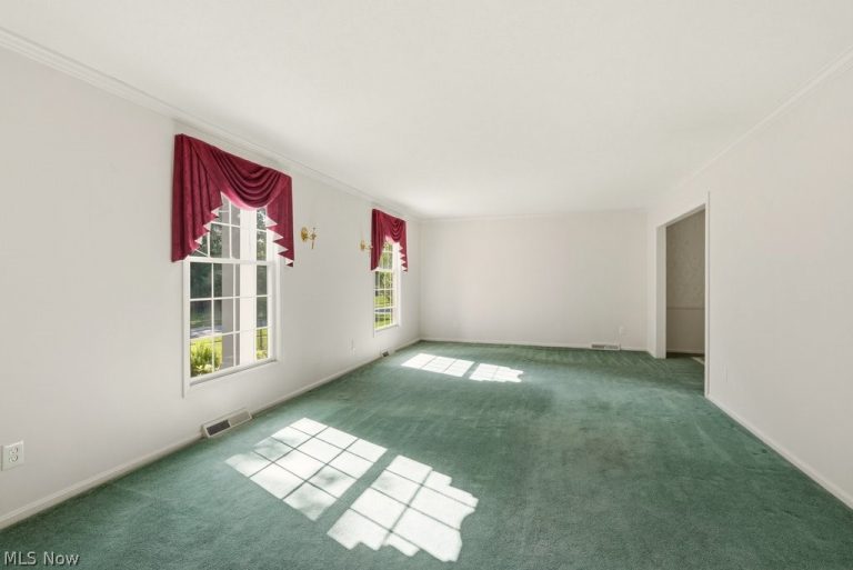 8700 Bradford Lane, Brecksville, OH - Photo 5