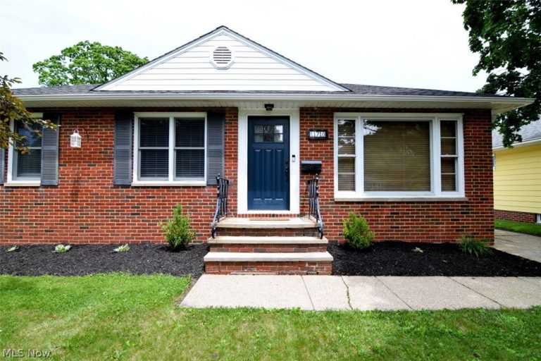 11710 Barrington Boulevard, Parma Heights, OH - Photo 4