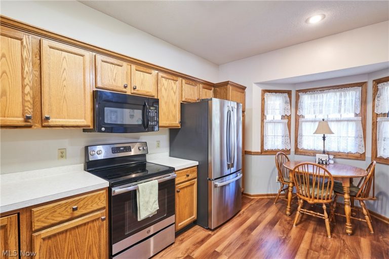 2574 Cardington Green, Uniontown, OH - Photo 8