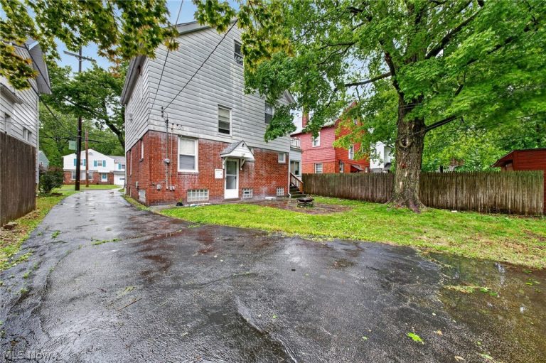 3954 Bluestone Road, Cleveland Heights, OH - Photo 3