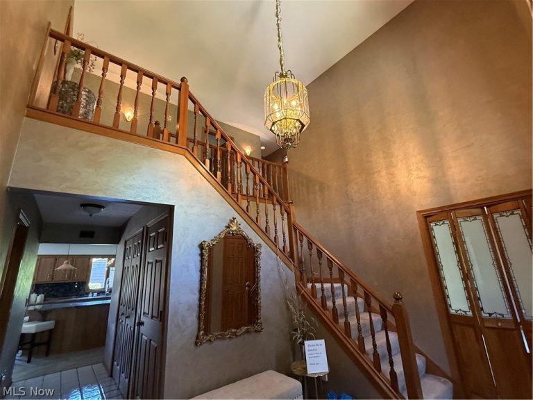 7432 Baldwin Creek Drive, Middleburg Heights, OH - Photo 6