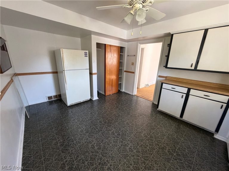 1452 Humbolt Avenue, Youngstown, OH - Photo 3