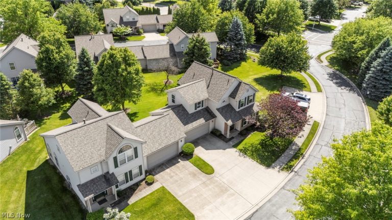 16093 Primrose Circle, Middleburg Heights, OH - Photo 6