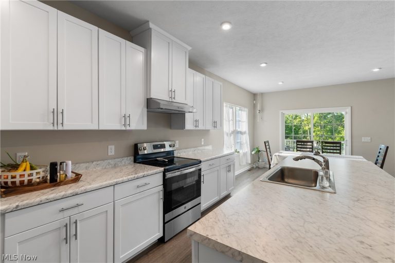 2262 Monaco Street, Uniontown, OH - Photo 8