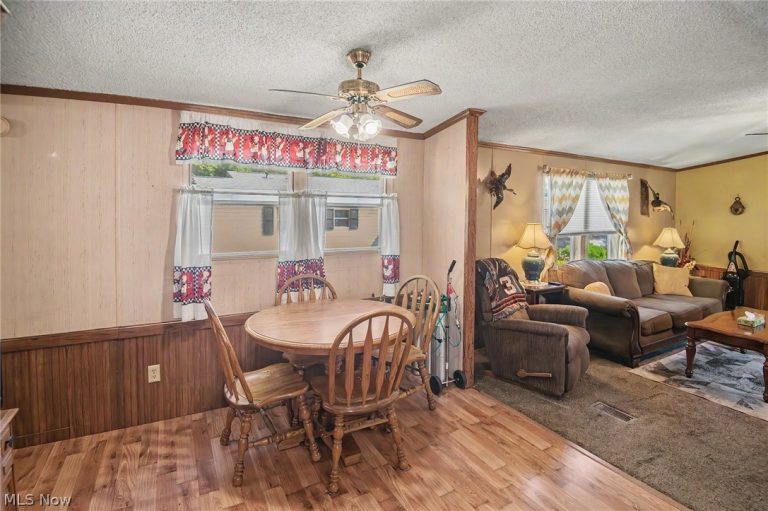 723 Country Pines Drive, Warren, OH - Photo 8