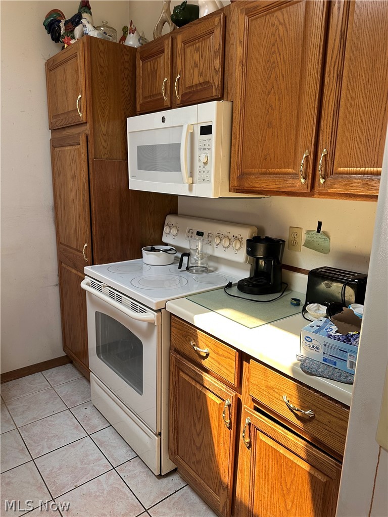 25235 Suwanee Avenue, Oakwood, OH - Photo 2