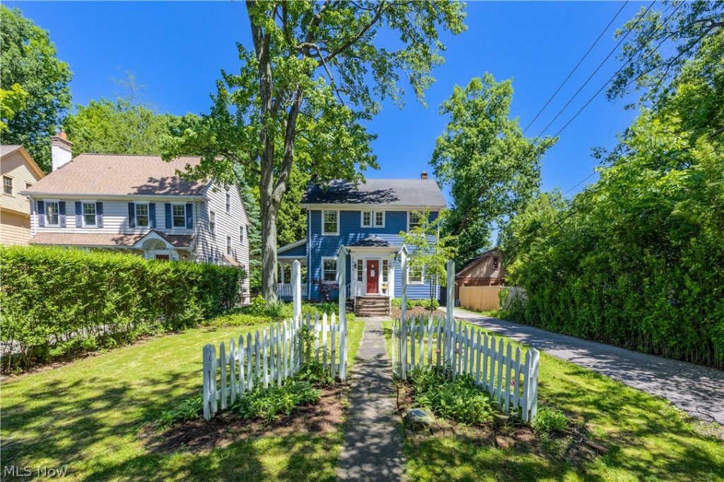 2943 Edgehill Road, Cleveland Heights, OH