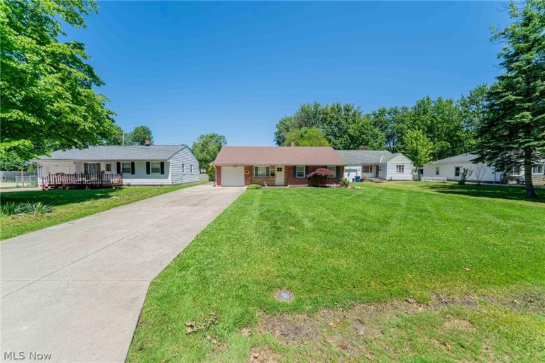 34429 Beach Park Drive, Eastlake, OH - Photo 8