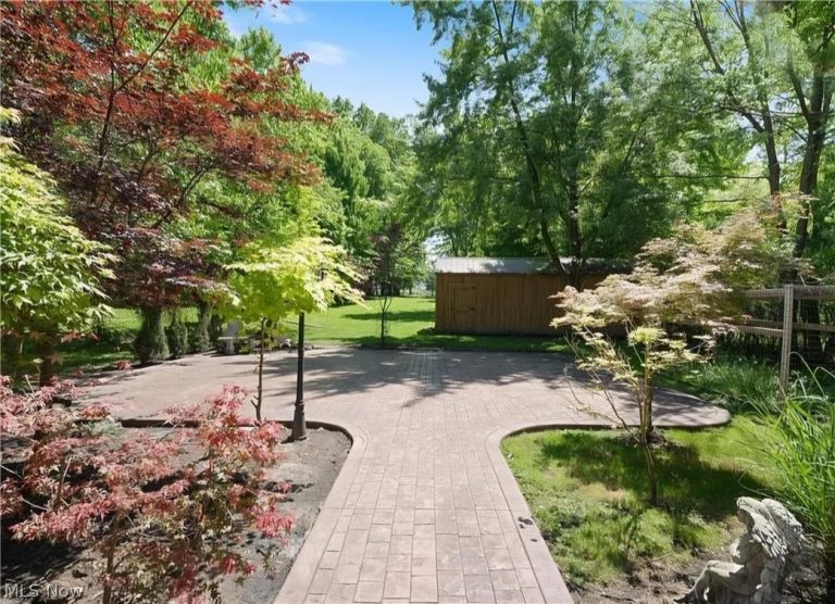 1815 Grantwood Drive, Parma, OH - Photo 3