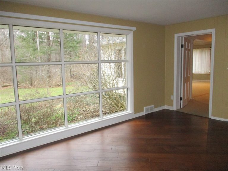 17084 Sunset Drive, Chagrin Falls, OH - Photo 6
