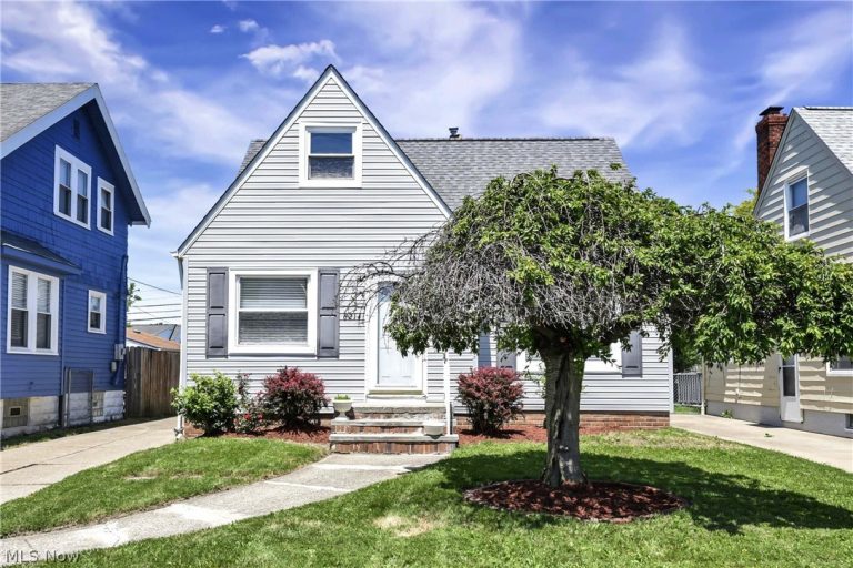 6214 Snow Road, Parma, OH - Photo 3