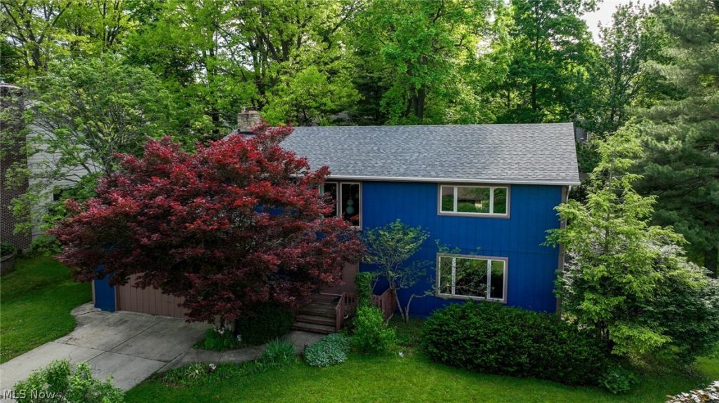 3379 Smith Road, Fairlawn, OH
