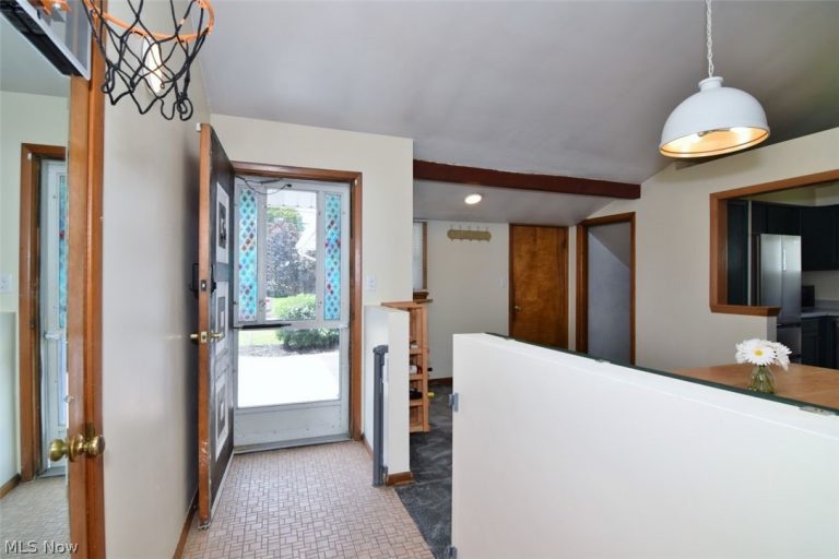 20685 Alameda Parkway, Highland Hills, OH - Photo 3