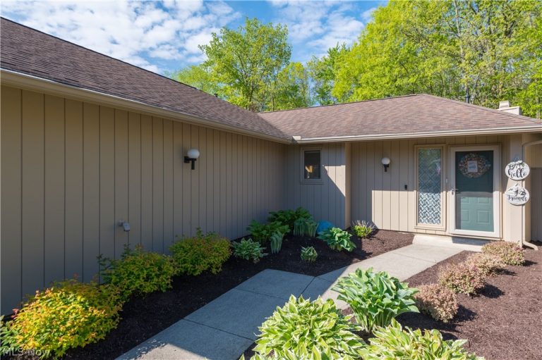 33125 Cedar Branch Circle, North Ridgeville, OH - Photo 3