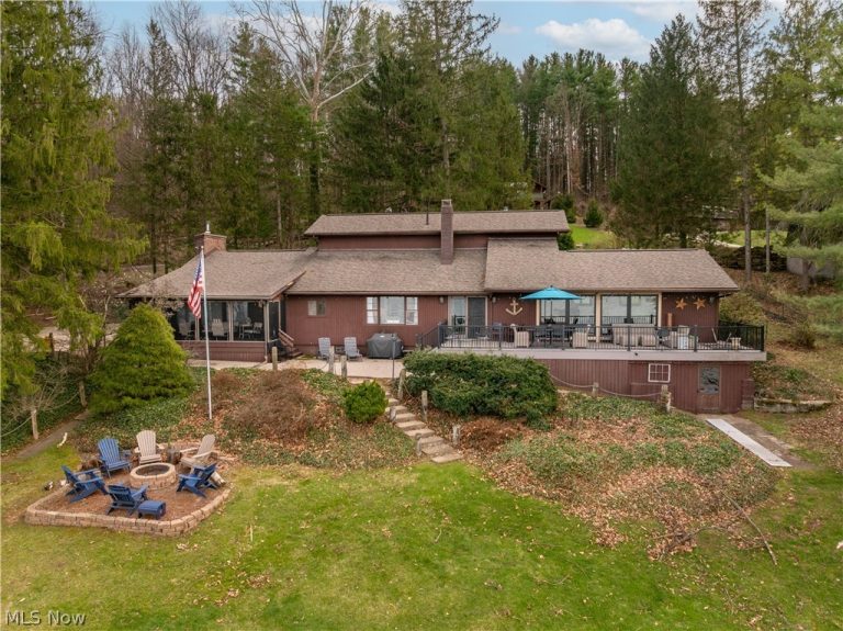 9707 Lakewood Drive, Mineral City, OH - Photo 2