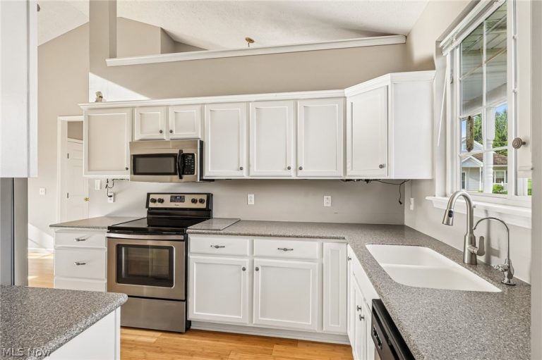 640 Southbay Drive, Wadsworth, OH - Photo 8