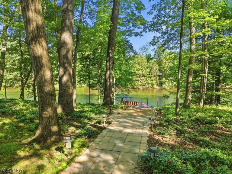 881 Gaylord Grove Road, Cuyahoga Falls, OH - Photo 6