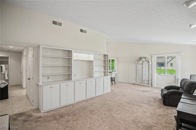 2345 Whispering Meadows Drive #B, Warren, OH - Photo 3