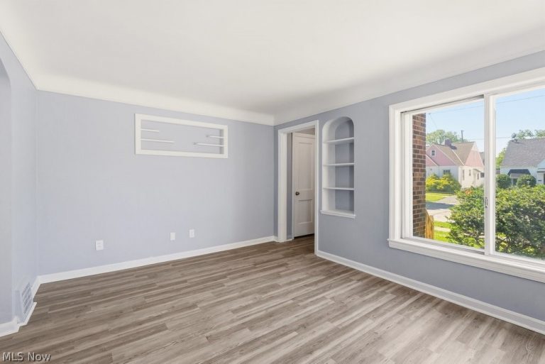 15705 Throckley Avenue, Cleveland, OH - Photo 6