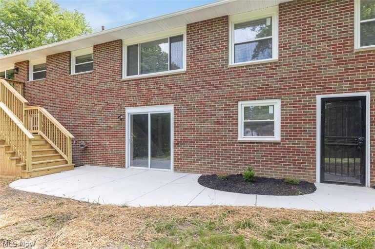2429 Thurmont Road, Akron, OH - Photo 3