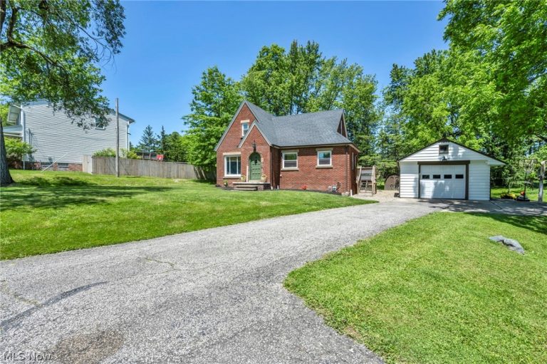 2834 Wallings Road, Broadview Heights, OH - Photo 3