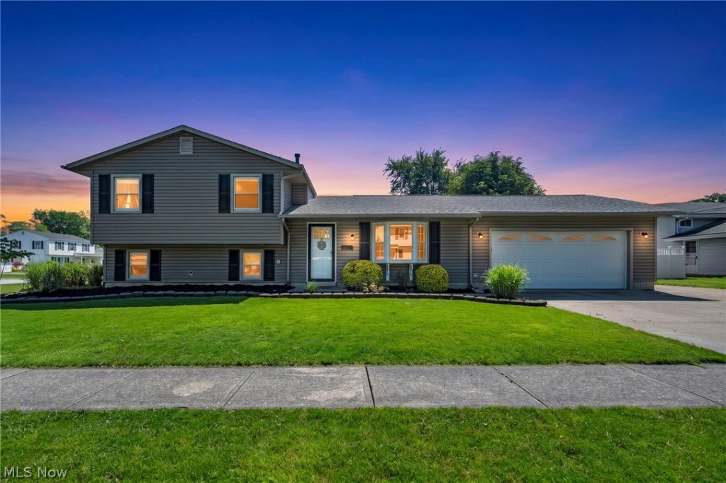 127 Edgefield Drive, Elyria, OH
