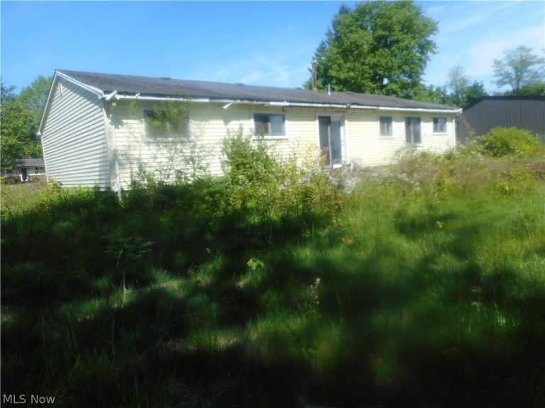 12555 Hovey Drive, Chesterland, OH - Photo 2