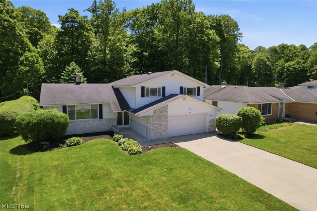 1633 Windsor Drive, Mayfield Heights, OH