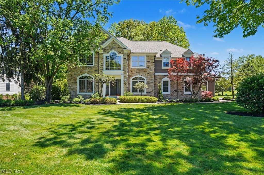 6165 Loch Lomond Court, Solon, OH