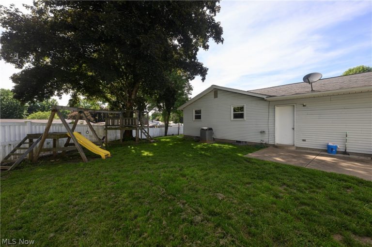 1310 Nottingham Square, Bolivar, OH - Photo 3