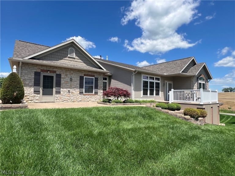 203 Heritage Crossing, Sugarcreek, OH - Photo 3