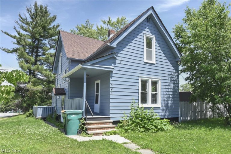 15413 Raymond Street, Maple Heights, OH - Photo 2