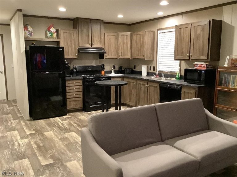 4534 Lake Road East #71, Geneva on the Lake, OH - Photo 6