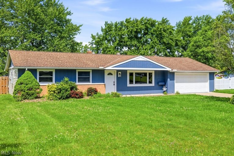 8768 Parkdale Drive, North Royalton, OH - Photo 2