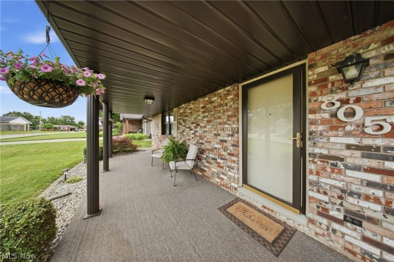805 Ashberry Drive, Belpre, OH - Photo 3
