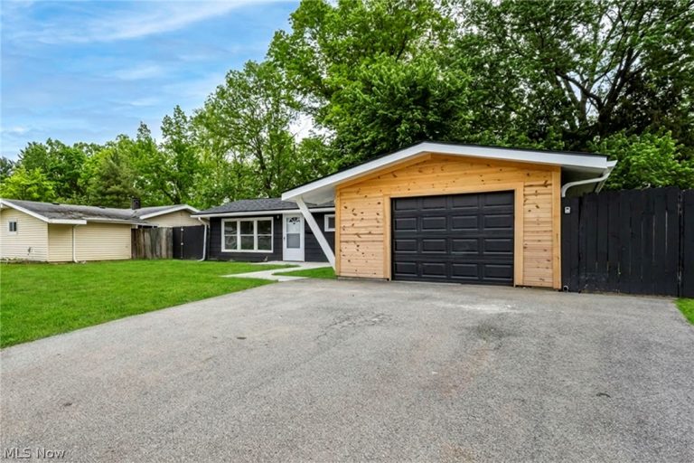 9151 Cranbrook Drive, Northfield Center, OH - Photo 4
