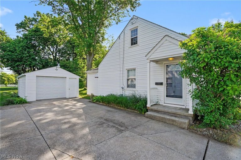 1711 Thornapple Avenue, Akron, OH - Photo 2