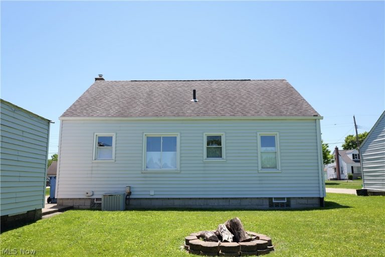 187 Helena Drive, Struthers, OH - Photo 4