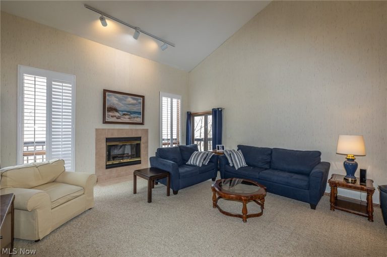 3573 Autumn Tree Drive, Medina, OH - Photo 8
