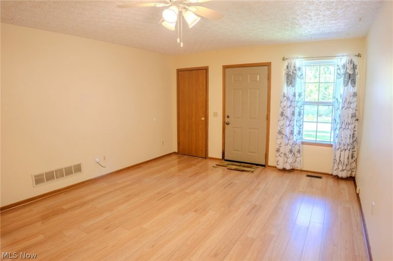906 Ivor Avenue, Akron, OH - Photo 6