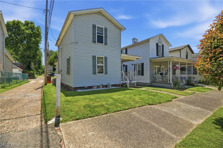 106 Montgomery Street, Marietta, OH - Photo 2