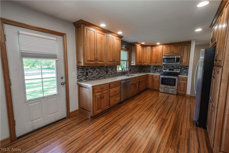2403 Brokensword Road, Bucyrus, OH - Photo 8
