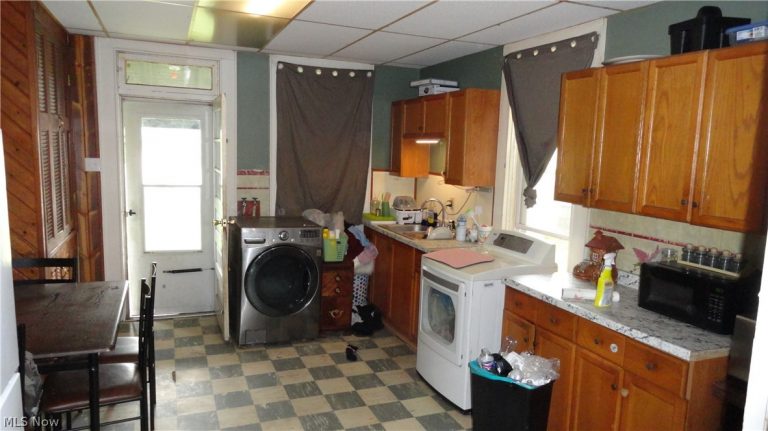 406 Grant Street, Newell, WV - Photo 3