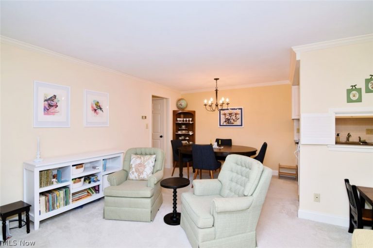 5009 Nob Hill Drive #B2, Chagrin Falls, OH - Photo 5