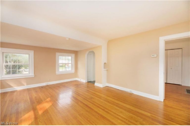 2433 Tuxedo Avenue, Parma, OH - Photo 6