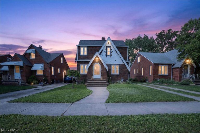 2902 Russell Avenue, Parma, OH - Photo 3